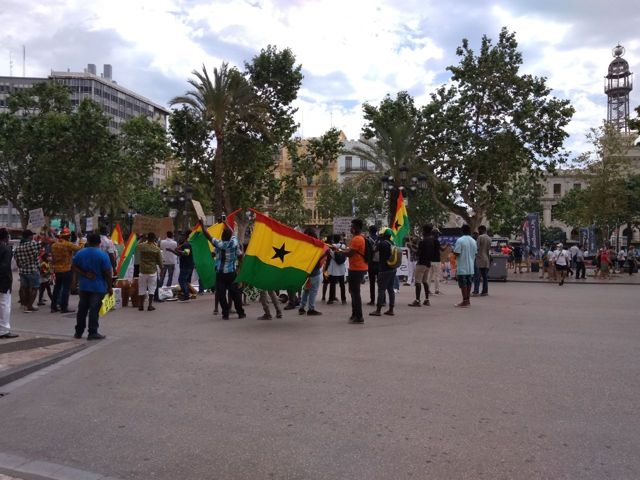 Plaza del Ayuntamiento de València con el edificio consistorial al fondo
