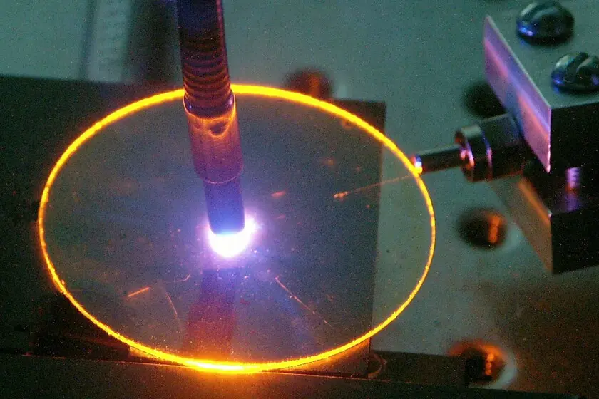 12 minutos y 17,5 segundos: eso es lo que tardaría China en transmitir todo el conocimiento de la humanidad hasta 2007 con este cable de fibra
