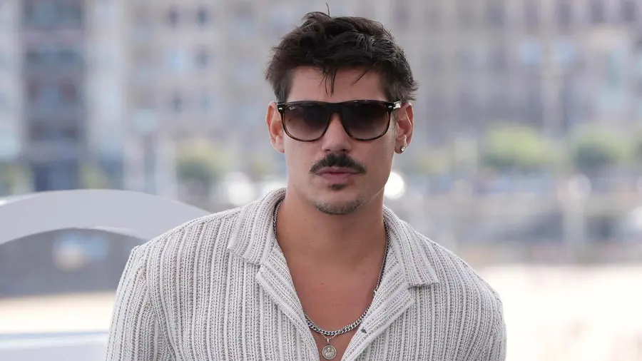 El actor César Vicente confirma la muerte de su padre en el accidente ferroviario de Urda: «Siento tu peso en mi pecho»