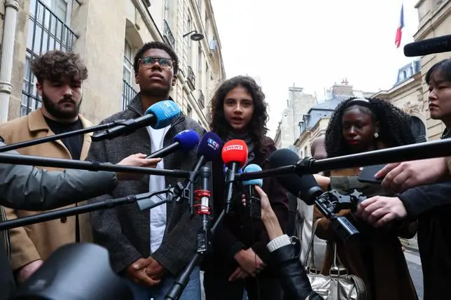 En donnant “partiellement” raison aux lycéens, Macron “ouvre une porte difficile à refermer”