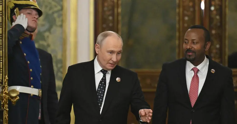 Elon Musk est «vraiment un génie» pour avoir déployé des milliers de satellites en orbite, estime Vladimir Poutine
