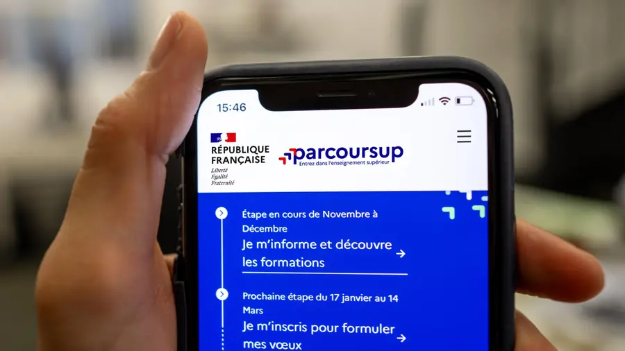 Refonte de Parcoursup, recrutement de profs, rénovation du bâti scolaire… Les promesses du gouvernement n’éteignent pas le mouvement lycéen