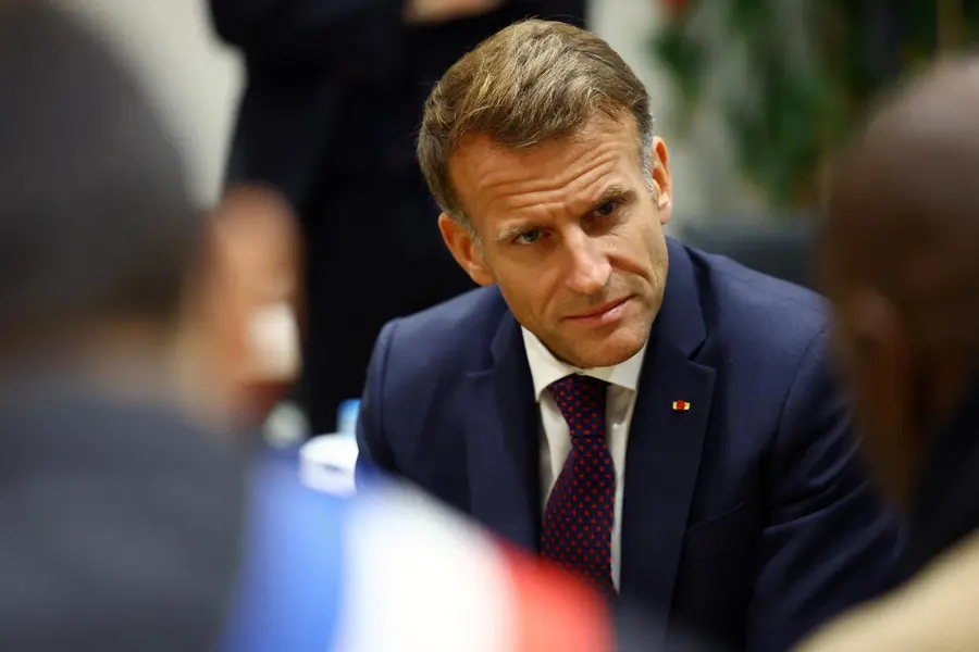 Salaires : Emmanuel Macron exhorte les branches qui rémunèrent sous le Smic à négocier