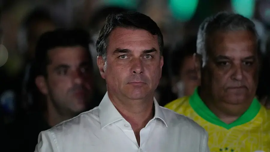 Flávio Bolsonaro arrive à Miami après avoir fui le Brésil