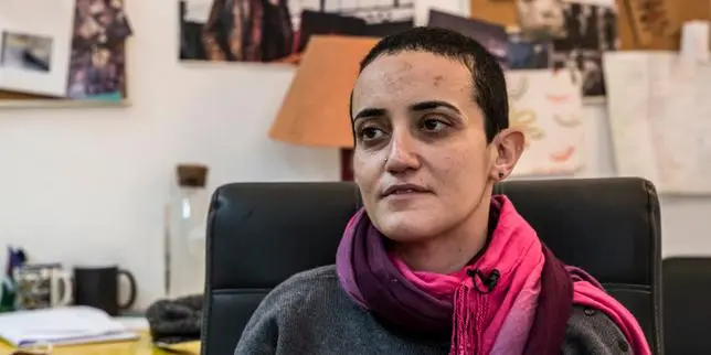Egypte : la journaliste Lina Attalah, directrice du média indépendant « Mada Masr », libérée après le paiement d’une amende