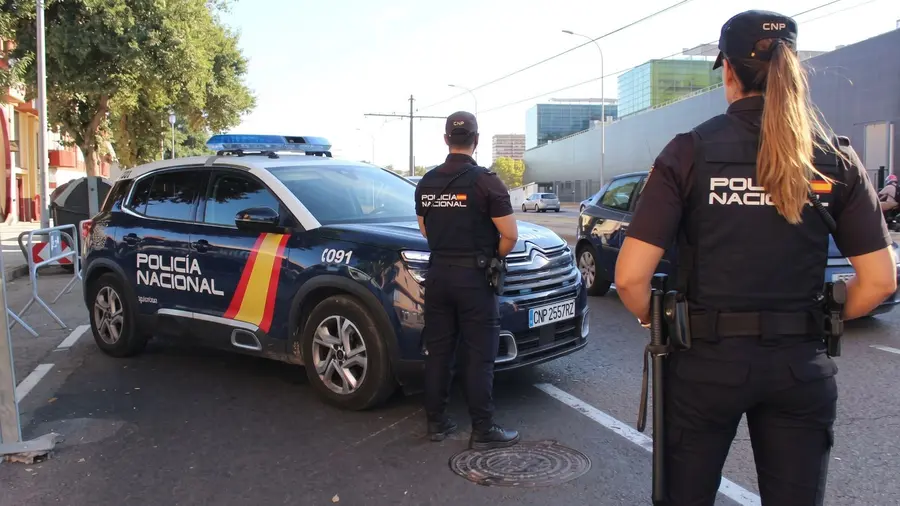 Un joven con TDAH y adicción a las drogas capta a una menor por internet y abusa de ella en unos baños de Palma