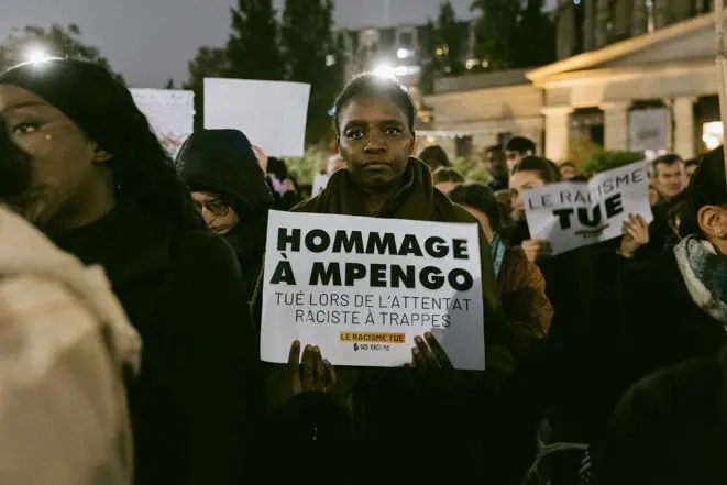 «Pengo, ça aurait pu être moi»: au cœur des rassemblements après l’attaque terroriste raciste, la peur et la colère