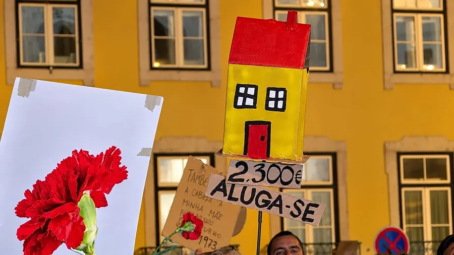 Portugal : mobilisation devant de la parlement à Lisbonne contre la crise du logement