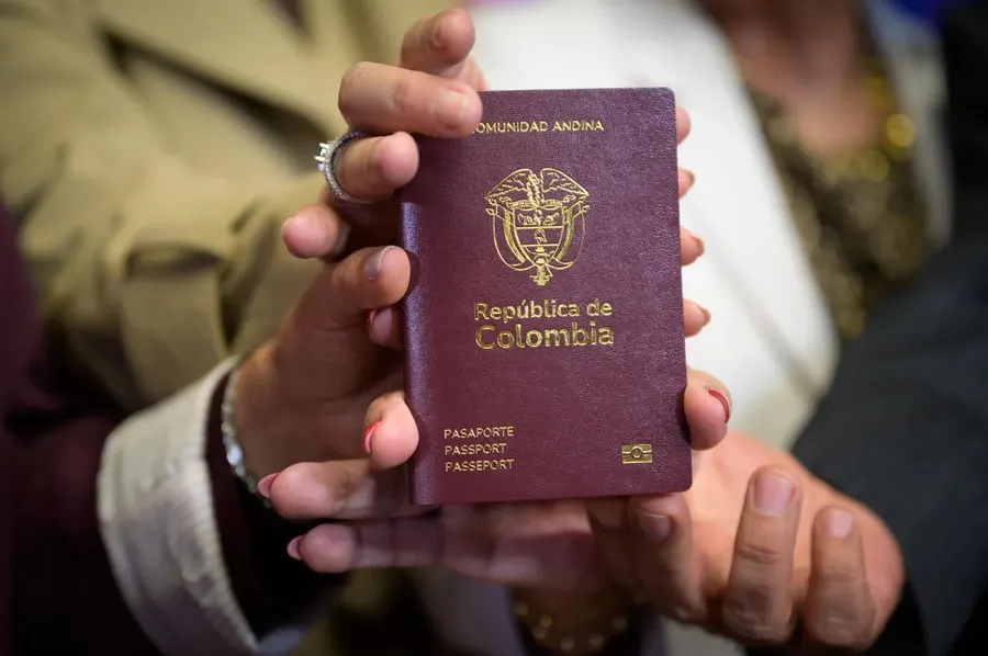 El Gobierno de Abelardo de la Espriella le devuelve el contrato de fabricación de pasaportes a Thomas Greg & Sons