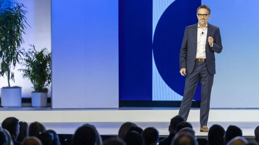 Ryan Roslansky (48 años), CEO de LinkedIn: «Los mejores trabajos no pertenecerán a quienes vayan a las mejores universidades»
