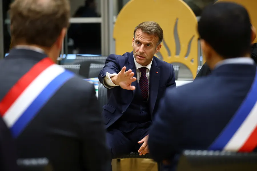 Attentat raciste de Trappes: Emmanuel Macron «inquiet» du «peu de compassion», un hommage national sera organisé