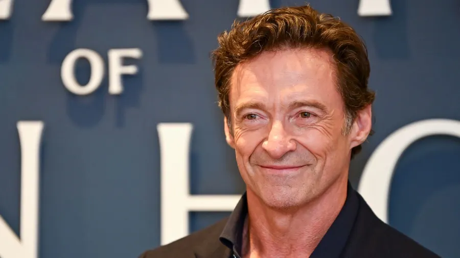 Colas en Decathlon para hacerse con las zapatillas que lleva Hugh Jackman a sus 58 años: cómodas y bonitas pero no baratas