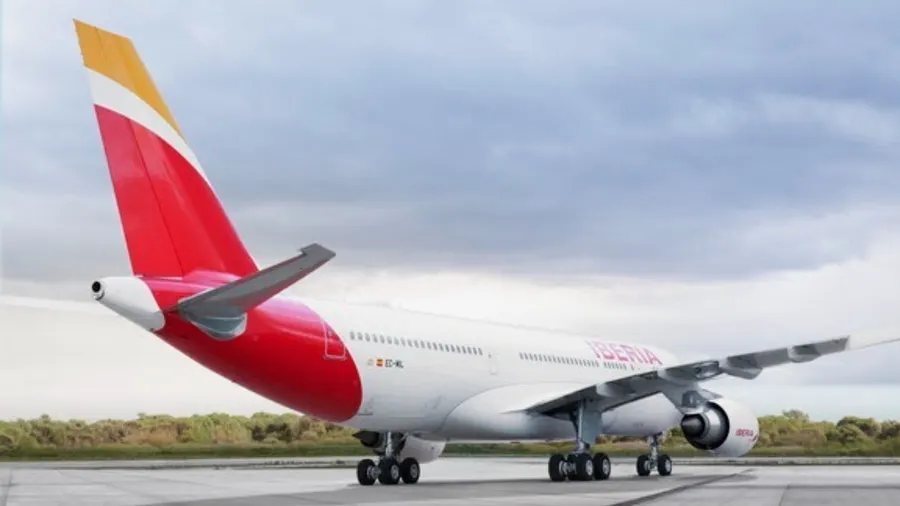 Iberia limita el precio de sus vuelos con Andalucía y añade una conexión Madrid-Málaga